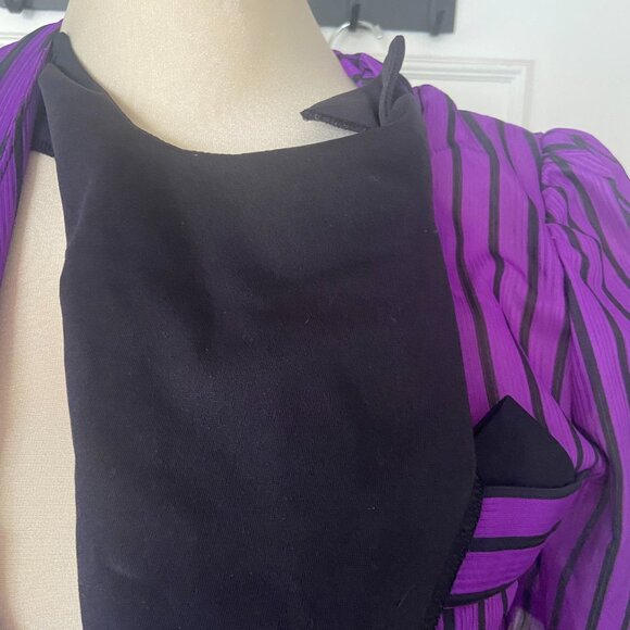 Fast shipping - costume opportunities! - Size small - Picture 9 of 12